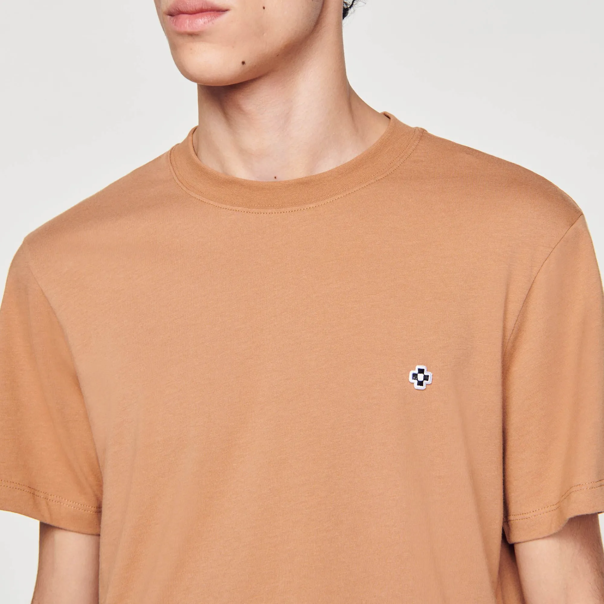 camiseta_con_parche_square_cross_2-3.webp Camisetas & Polos<Sandro Paris Camiseta Con Parche Square Cross