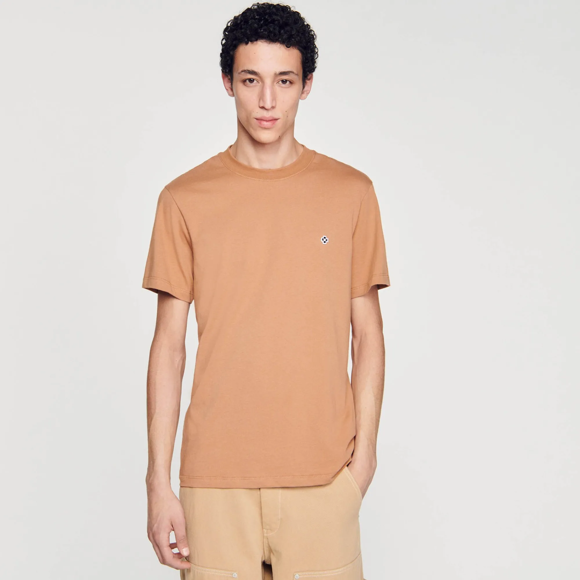 camiseta_con_parche_square_cross_3-3.webp Camisetas & Polos<Sandro Paris Camiseta Con Parche Square Cross