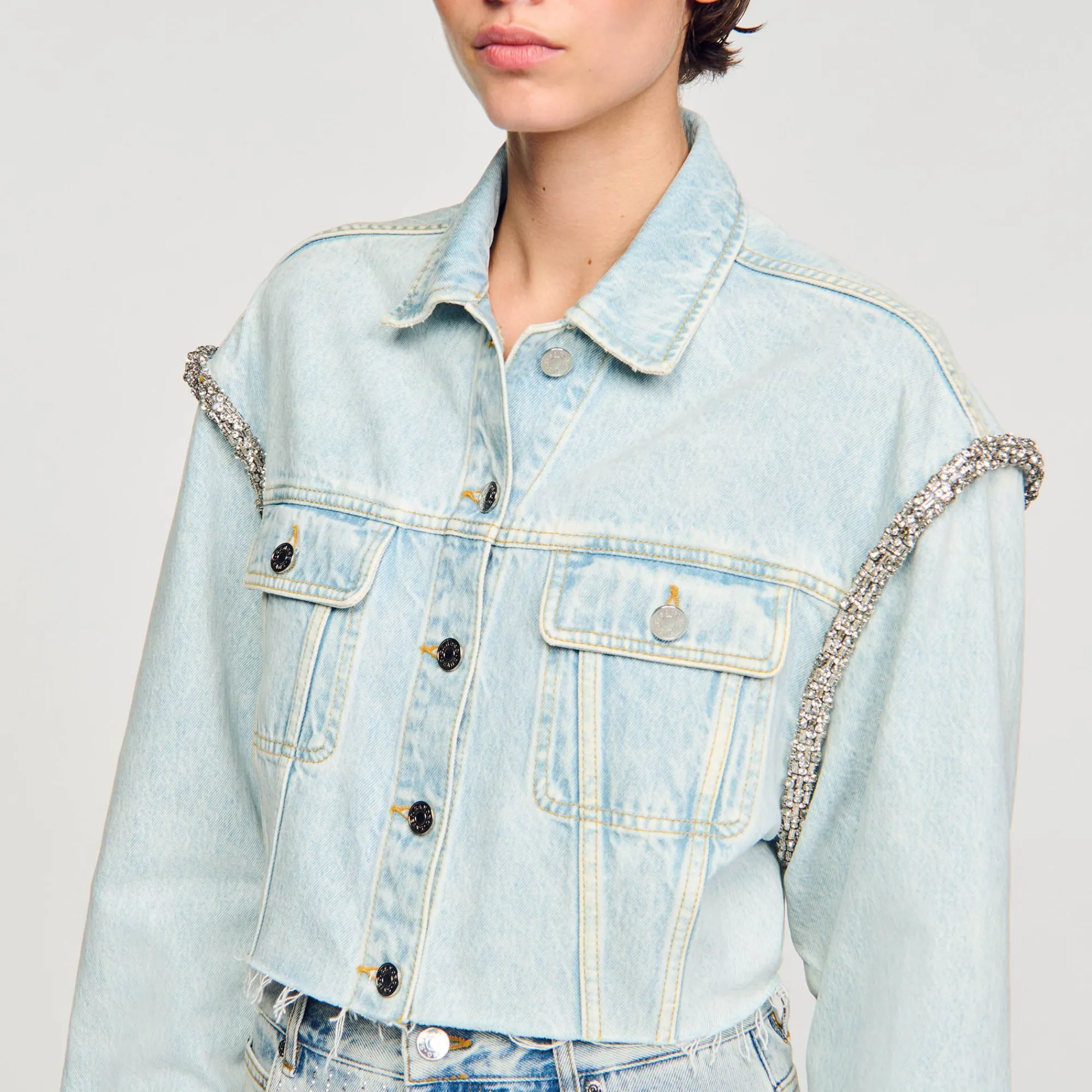 cazadora_vaquera_corta_2.webp Cazadoras & Chaquetas<Sandro Paris Cazadora Vaquera Corta