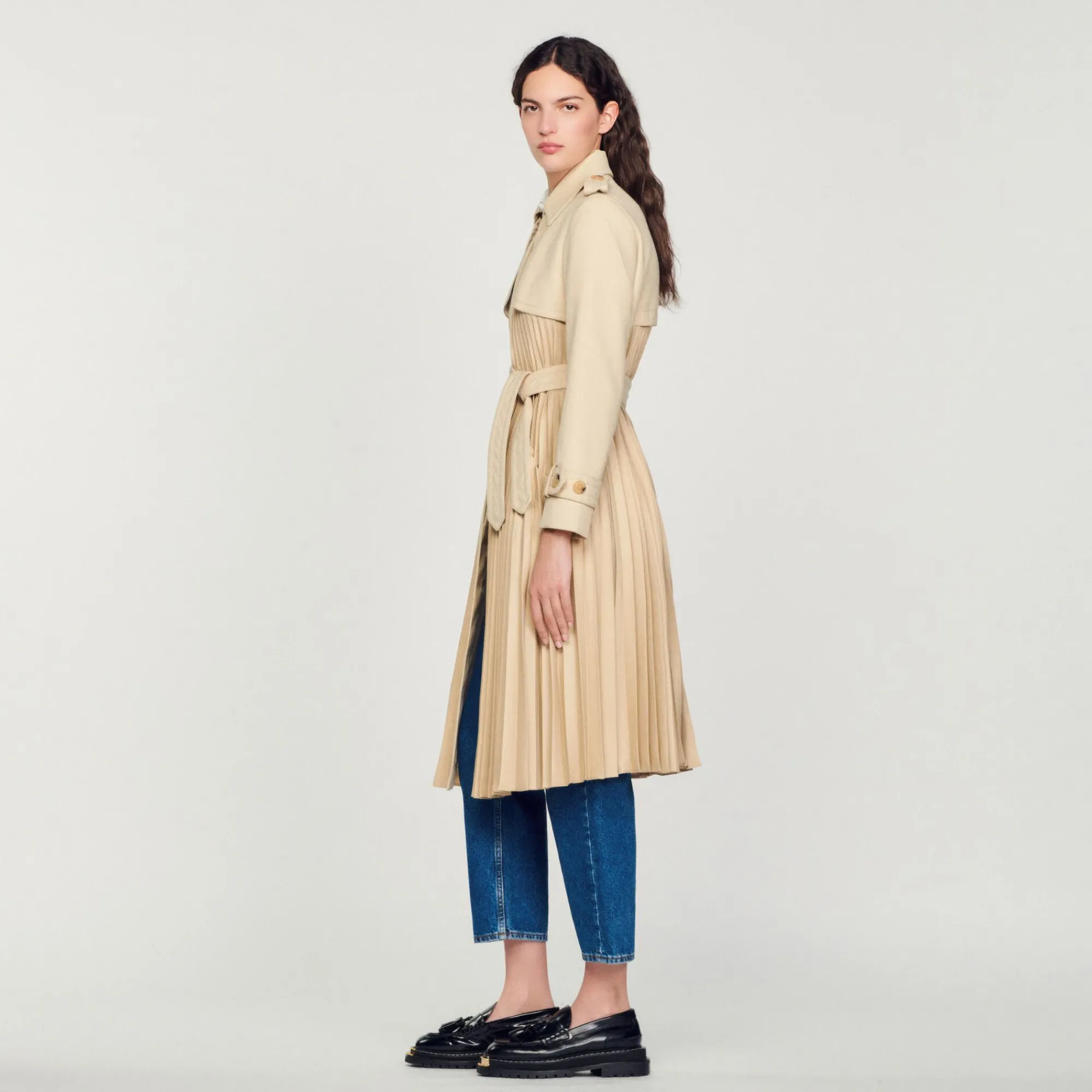 gabardina_plisada_con_cinturon_5.webp Abrigos<Sandro Paris Gabardina Plisada Con Cinturon