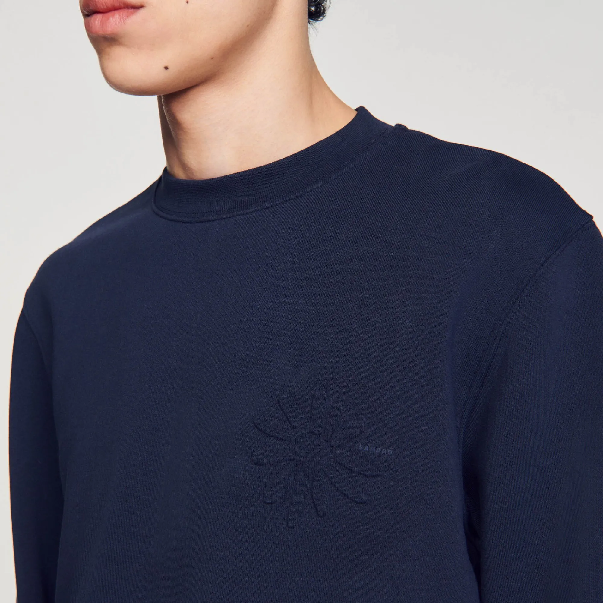 sudadera_de_algodon_con_flor_2.webp Sudaderas & Jogging<Sandro Paris Sudadera De Algodon Con Flor