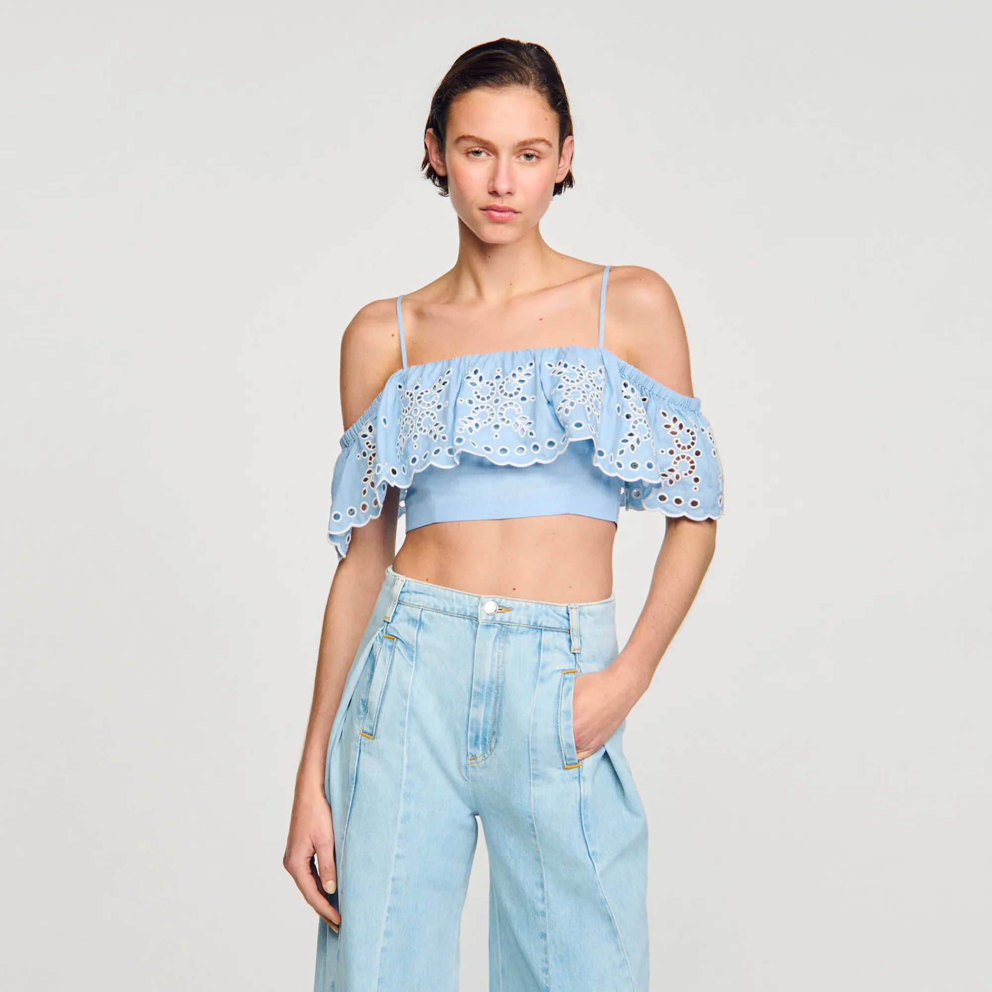 top_corto_con_volante_3.webp Tops & Camisas<Sandro Paris Top Corto Con Volante