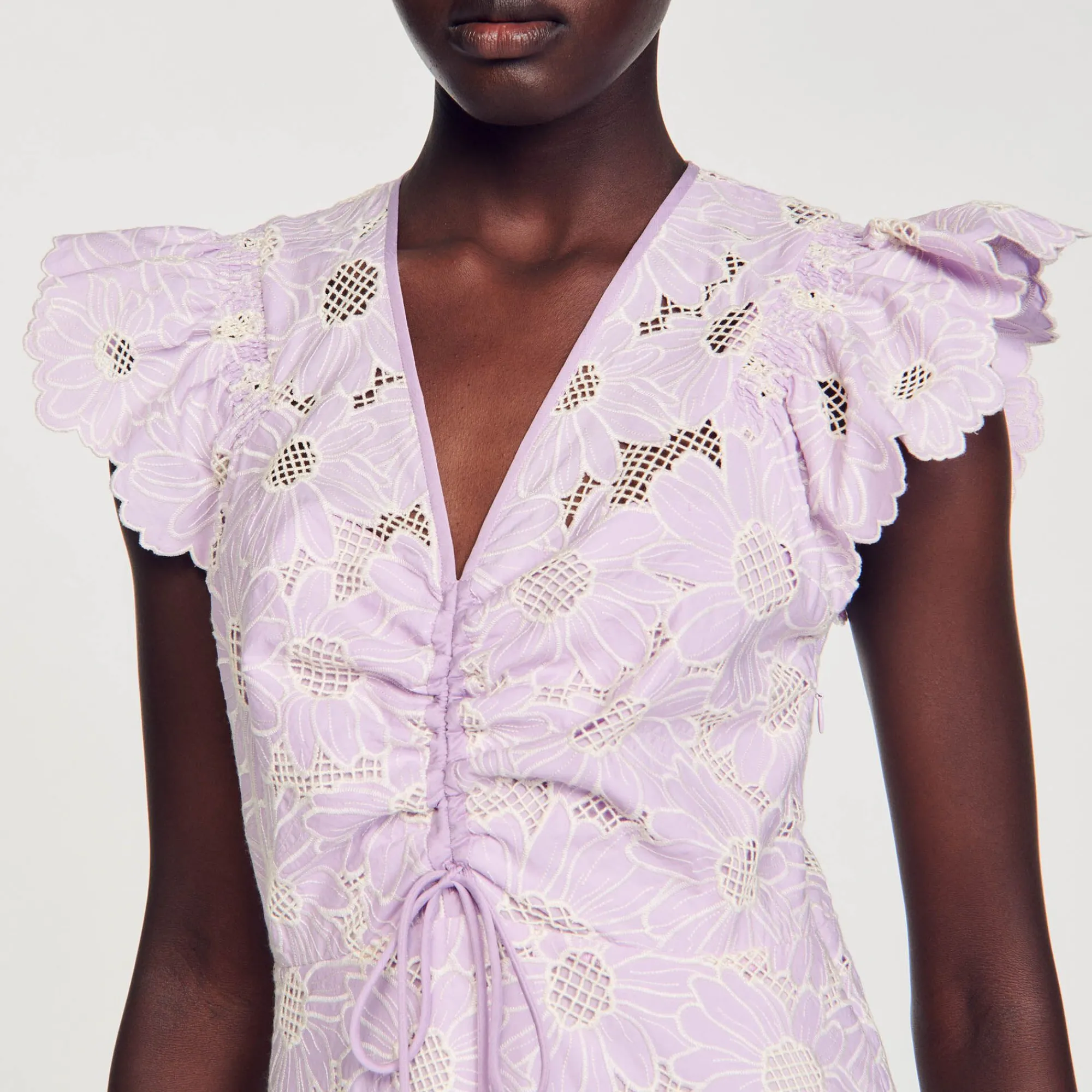 vestido_corto_de_guipur_con_margaritas_2-1.webp Vestidos<Sandro Paris Vestido Corto De Guipur Con Margaritas